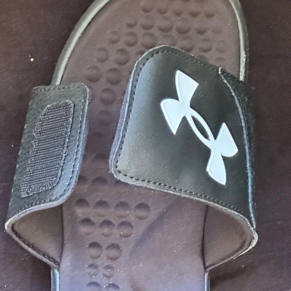 NEW Under Armour Youth Slides (Black / White)
